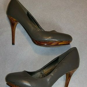 Gray faux leather pump